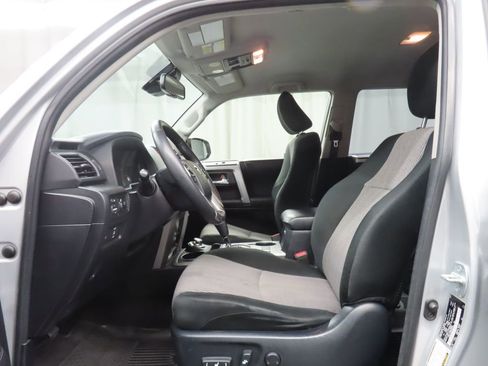Used 2021 Toyota 4Runner SR5 AWD/4WD image 10
