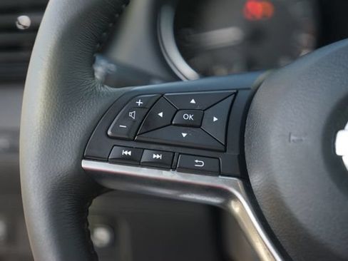 Used 2018 Nissan Rogue SV w/ Premium Package FWD image 22