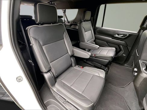 Used 2022 GMC Yukon XL SLT w/ SLT Luxury Package AWD/4WD image 27