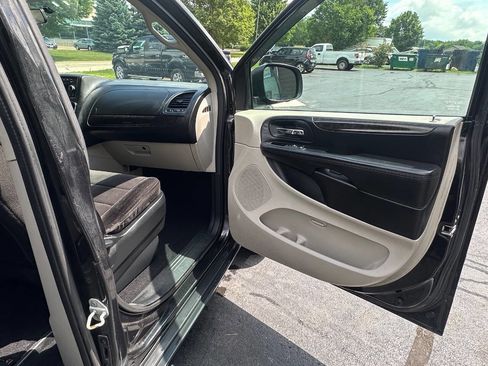 Used 2013 Dodge Grand Caravan SE FWD image 25