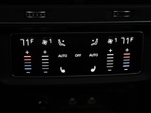 Used 2022 Audi Q7 Premium Plus image 42