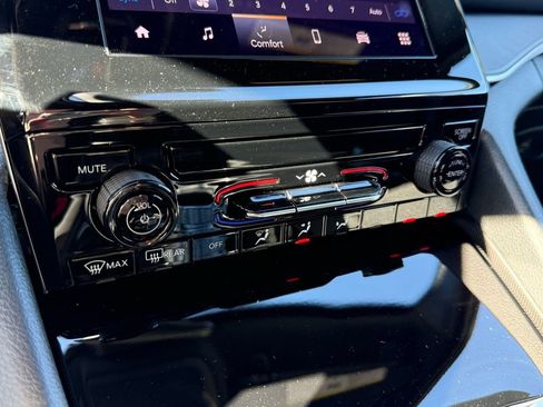 New 2025 Jeep Grand Cherokee Laredo X w/ Trailer Tow Package image 21