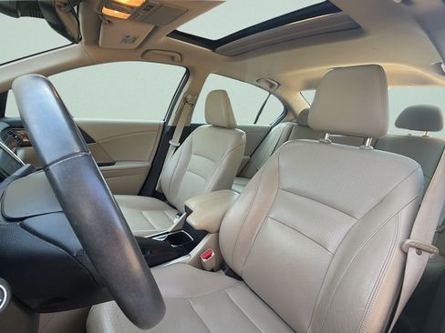 Used 2017 Honda Accord Touring image 27