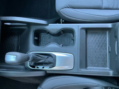 Used 2025 Nissan Frontier S image 15