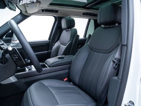 Used 2025 Land Rover Range Rover SE AWD/4WD image 19