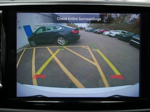 Used 2022 Chrysler Pacifica Touring-L image 16