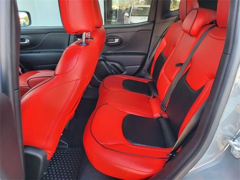 Used 2022 Jeep Renegade Trailhawk image 7