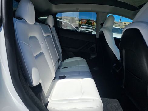 Used 2024 Tesla Model Y Long Range AWD/4WD image 13
