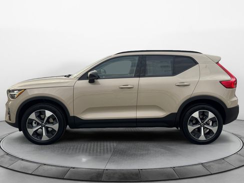 New 2026 Volvo XC40 B4 Plus w/ Climate Package image 4
