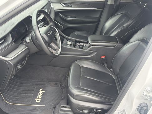 Used 2022 Jeep Grand Cherokee Limited AWD/4WD image 15