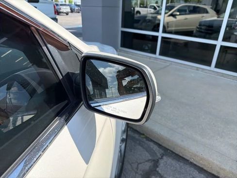 Used 2018 Ford Edge Titanium w/ Equipment Group 302A AWD/4WD image 15