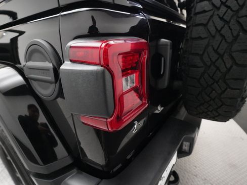 Used 2019 Jeep Wrangler Unlimited Sahara w/ Quick Order Package 24M Moab image 31