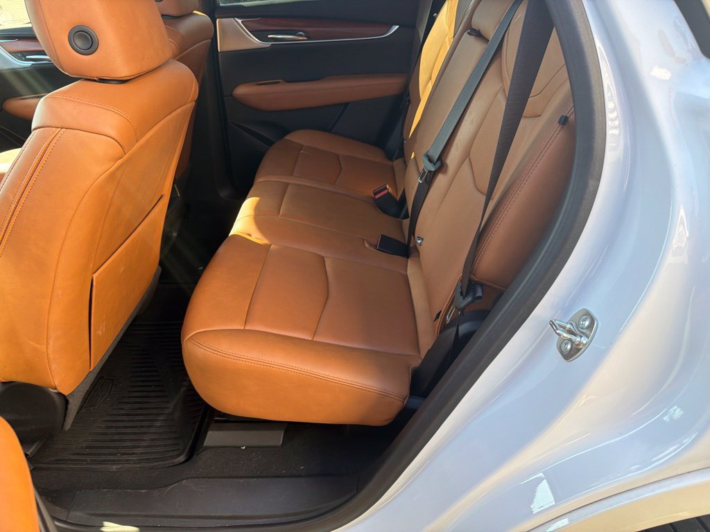 Used 2024 Cadillac XT5 Premium Luxury w/ Technology Package FWD image 4