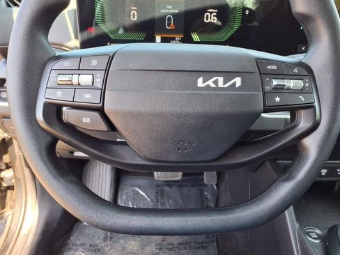 Used 2025 Kia K4 FWD image 15