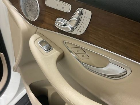 Used 2020 Mercedes-Benz GLC 300 image 18