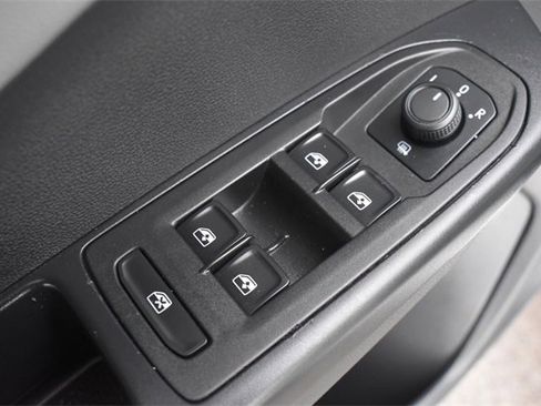 Used 2022 Volkswagen Taos SE image 22