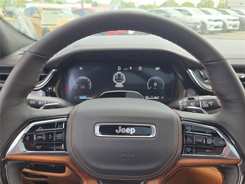 New 2025 Jeep Grand Cherokee Summit image 37