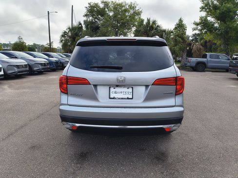 Used 2017 Honda Pilot Touring image 7