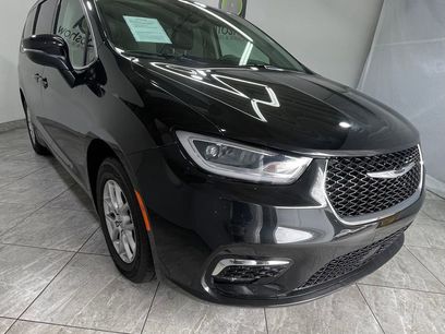 Used 2023 Chrysler Pacifica Touring-L