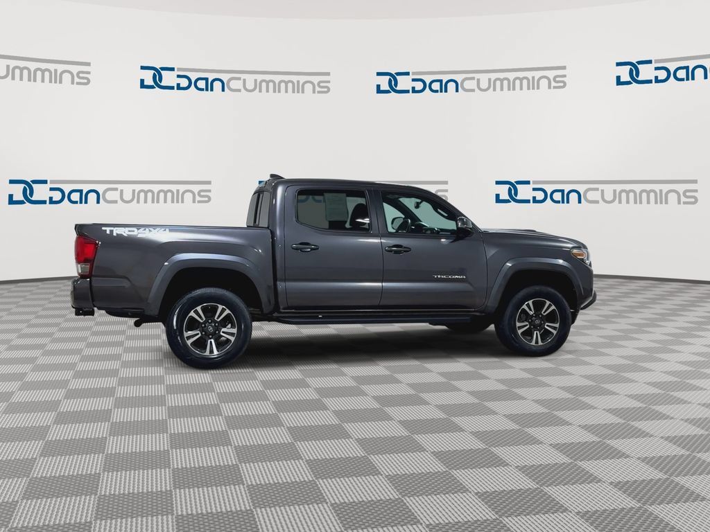 Used 2016 Toyota Tacoma TRD Sport w/ Towing Package AWD/4WD image 9