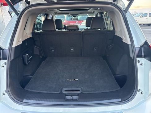 Used 2024 Nissan Rogue SV w/ SV Premium Package image 15