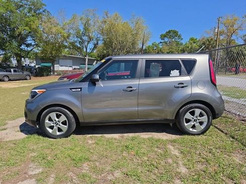 Used 2019 Kia Soul w/ Convenience Package image 2