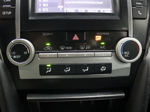 Used 2014 Toyota Camry SE image 36