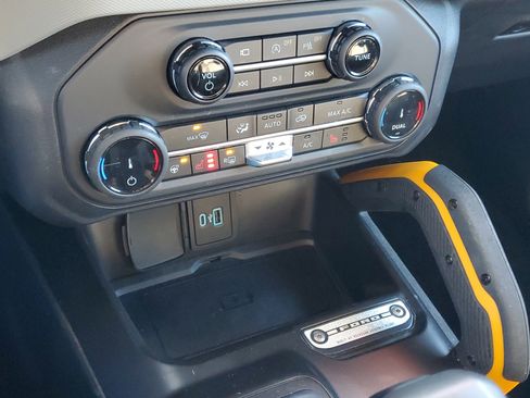 Used 2022 Ford Bronco Badlands image 18