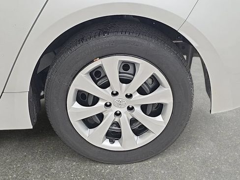 Certified 2025 Toyota Corolla LE FWD image 29