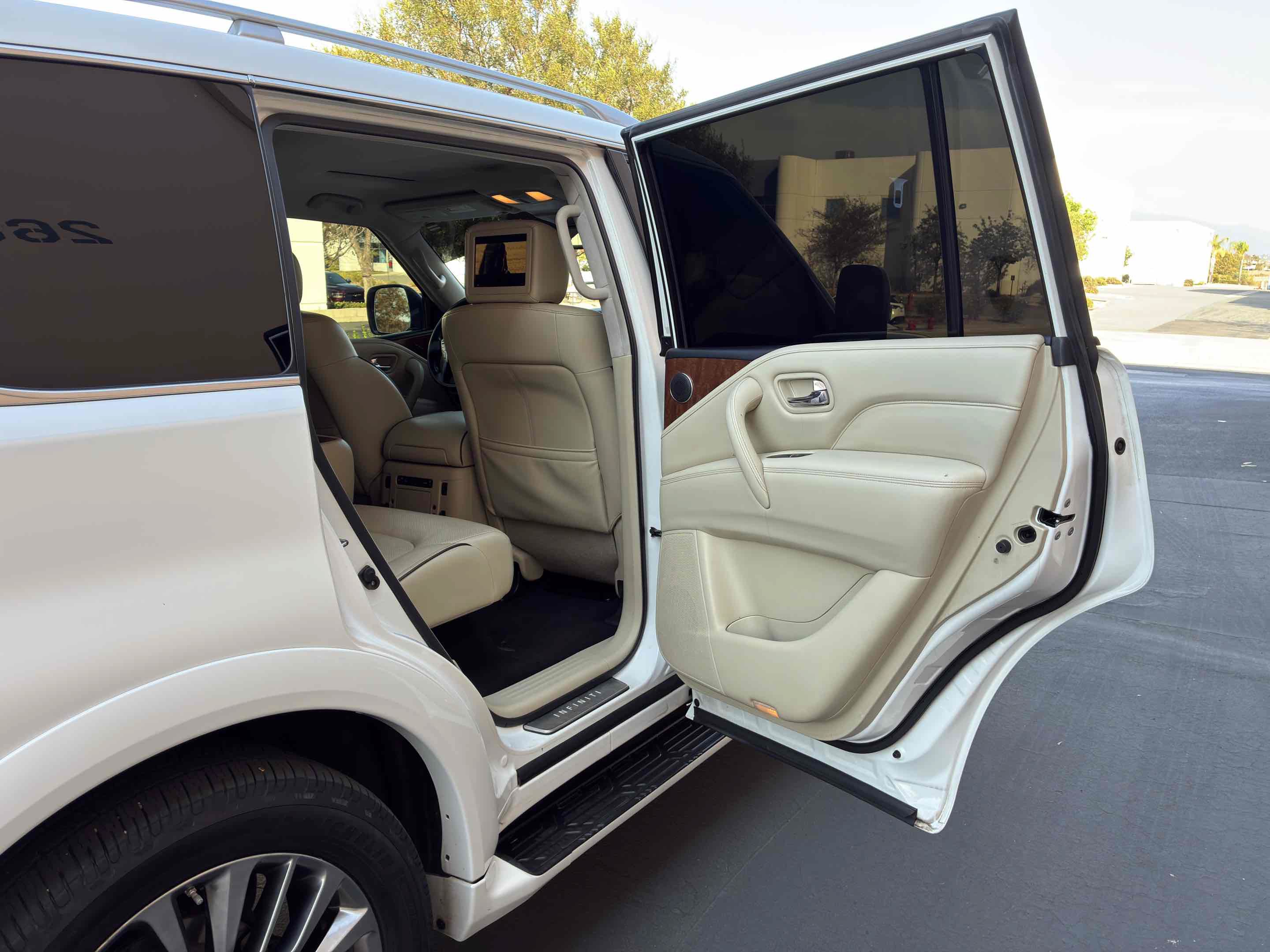 Used 2018 INFINITI QX80 4WD w/ Driver Assistance Package image 51