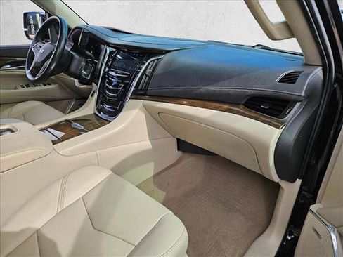 Used 2020 Cadillac Escalade ESV Luxury image 22