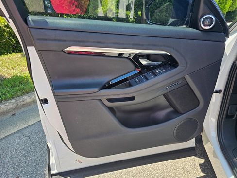 Used 2020 Land Rover Range Rover Evoque SE image 10