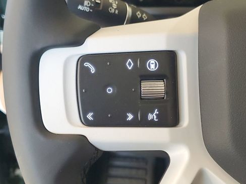 Used 2026 Land Rover Defender 130 X-Dynamic SE AWD/4WD image 19