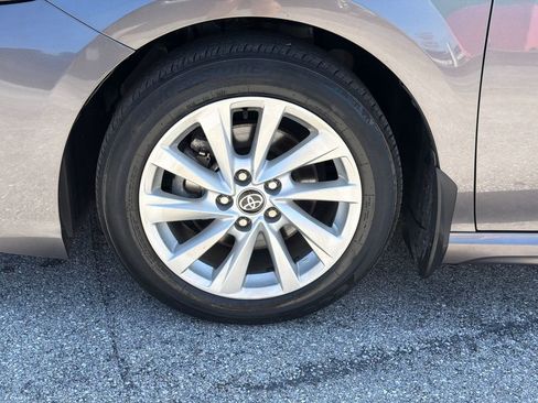 Used 2023 Toyota Camry SE FWD image 9
