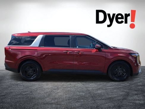 Certified 2025 Kia Carnival FWD image 3
