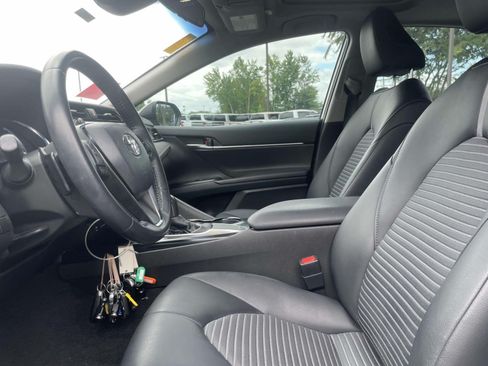 Used 2019 Toyota Camry SE FWD image 14