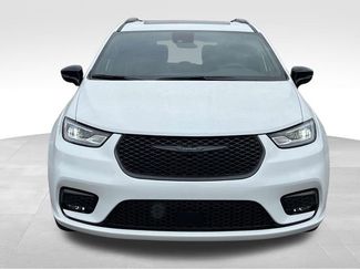 New 2026 Chrysler Pacifica Limited video 2