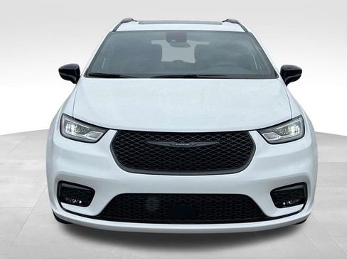 New 2026 Chrysler Pacifica Limited image 2