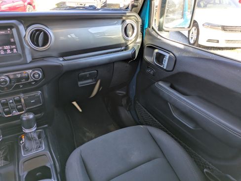 Used 2019 Jeep Wrangler Unlimited Sahara image 16