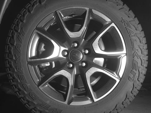 Used 2025 Jeep Compass Trailhawk AWD/4WD image 12