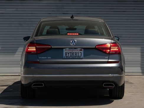 Used 2016 Volkswagen Passat 3.6 SEL Premium FWD image 8