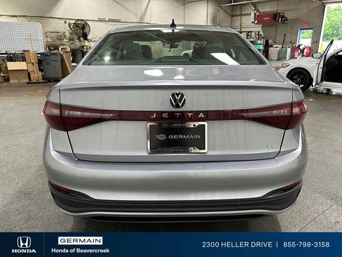 Used 2025 Volkswagen Jetta SE w/ Sunroof Package FWD image 7