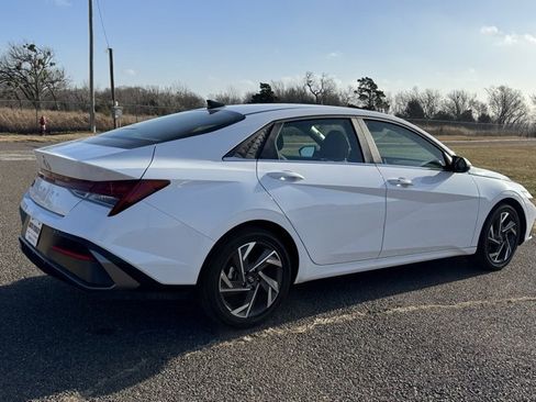 Used 2025 Hyundai Elantra SEL image 6