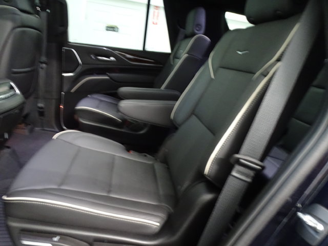 Certified 2023 Cadillac Escalade Premium Luxury w/ Performance Package AWD/4WD image 4