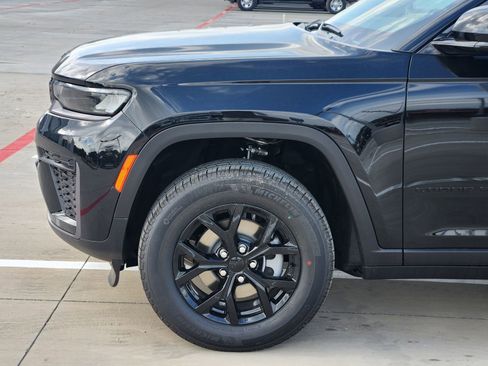 New 2026 Jeep Grand Cherokee Altitude RWD image 10