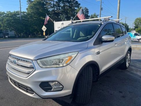 Used 2017 Ford Escape Titanium FWD image 3