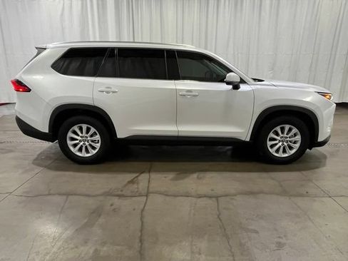 Certified 2024 Toyota Grand Highlander AWD image 3