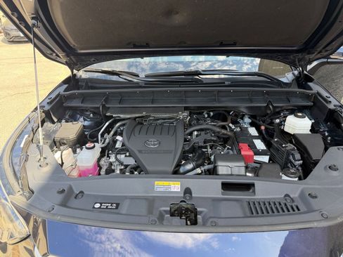 Used 2025 Toyota Highlander LE FWD image 34