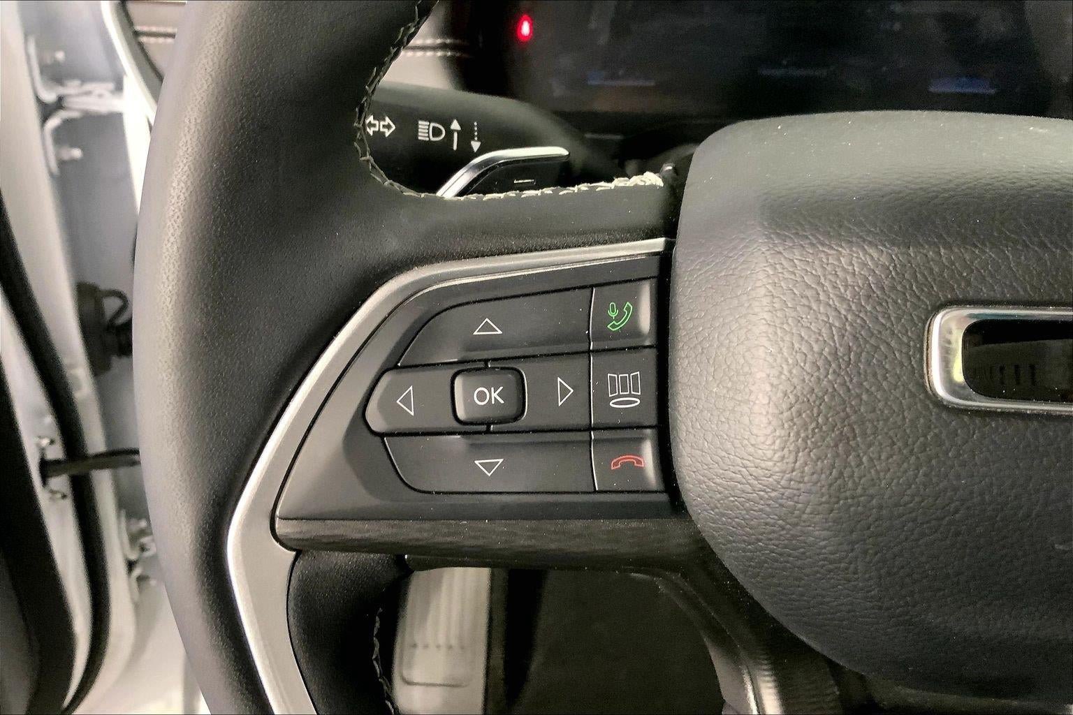 Used 2025 Jeep Grand Cherokee L Laredo w/ Luxury Tech Group I AWD/4WD image 18