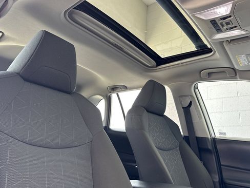 Certified 2022 Toyota RAV4 XLE w/ Convenience Package FWD image 16